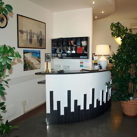 Hotel La Conchiglia Ла Мадалена Екстериор снимка
