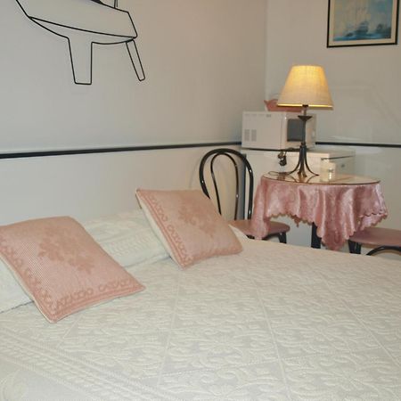 Hotel La Conchiglia Ла Мадалена Стая снимка