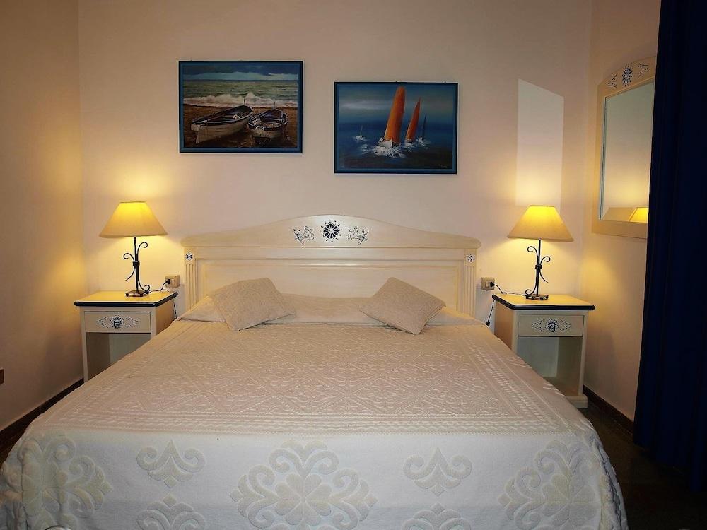 Hotel La Conchiglia Ла Мадалена Екстериор снимка