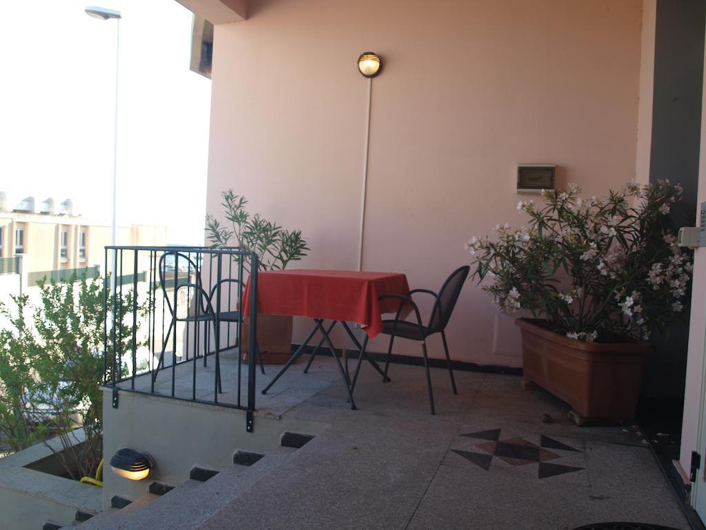 Hotel La Conchiglia Ла Мадалена Екстериор снимка