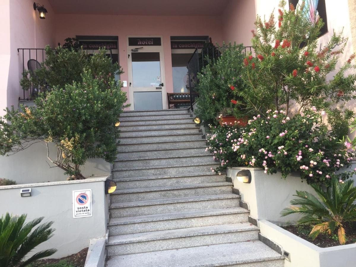 Hotel La Conchiglia Ла Мадалена Екстериор снимка