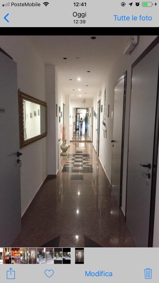 Hotel La Conchiglia Ла Мадалена Екстериор снимка